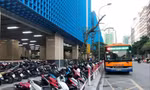 Liên ngành Hà Nội thống nhất sử dụng vỉa hè phố Hào Nam trông xe khách đi tàu 