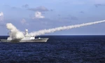 Tàu chiến Vận Thành của Trung Quốc phóng tên lửa trong cuộc tập trận gần đảo Hải Nam năm 2016 Ảnh: AP 
