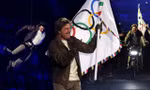 Lễ bế mạc Olympic Paris 2024: Billie Eilish, Tom Cruise "đốt cháy" sân khấu