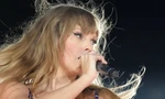 Ngắm 1001 kiểu tóc của Taylor Swift khi trình diễn trên sân khấu The Eras Tour