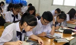 Học sinh cuối cấp TPHCM đang lo "sốt vó" vì dịch COVID-19 bùng phát đúng vào giai đoạn ôn thi nước rút...