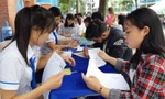 Sinh viên trường ĐH Công nghiệp Thực phẩm TPHCM làm thủ tục nhập học
