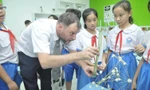 Học sinh đang học với giáo viên nước ngoài theo chương trình Tiếng Anh tích hợp (ảnh EMG)