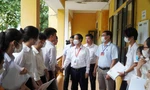 Bộ trưởng Bộ Giáo dục trực tiếp kiểm tra điểm thi tại TT-Huế