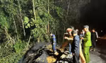 Ô tô đầu kéo rơi xuống vực sâu trên Quốc lộ 49 qua Thừa Thiên-Huế