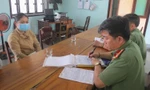 Công an làm việc với Hoàng Thị Phương và ra quyết định xử phạt vi phạm hành chính.