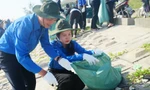Tuổi trẻ TT-Huế làm sạch bãi biển, chống rác thải nhựa