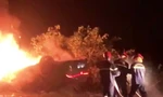 Ô tô chở 3 người bốc cháy dữ dội trên Quốc lộ 1 