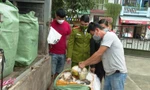 Công an TT-Huế kiểm tra các thùng xốp chứa nội tạng động vật thu giữ từ xe ô tô mang biển số Đà Nẵng