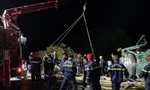 Trắng đêm cứu hộ vụ tai nạn thảm khốc làm 4 người chết ở Thừa Thiên - Huế