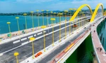 Độc lạ ‘lọng vàng cung đình’ trên cây cầu nghìn tỷ vượt sông Hương 
