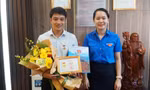 Trao huy hiệu 'Tuổi trẻ dũng cảm' tặng thanh niên cứu cô gái đuối nước