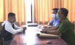 Lấy lời khai đối tượng Nguyễn Vũ Đình Lưu (bìa trái)