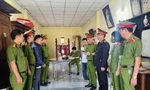 Khởi tố 6 đối tượng ‘phù phép’ hàng nghìn kính chắn gió ô tô Trung Quốc 