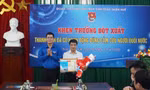 Khen thưởng đột xuất thanh niên dũng cảm cứu cô gái đuối nước
