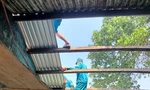Giông lốc liên tiếp làm hư hỏng nhiều nhà cửa tại TT-Huế