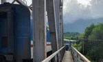 Tàu hỏa lại trật bánh, vỡ má hãm khi qua khu vực Lăng Cô