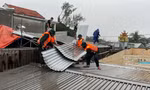 Hơn 70 ngôi nhà tại TT-Huế bị lốc xoáy tàn phá