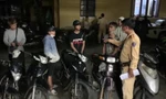 Mật phục, chặn bắt hàng chục 'quái xế' càn quấy trên đường phố Huế