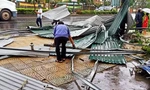 Giông sét, lốc xoáy dị thường ở TT-Huế làm 2 người tử vong, nhiều nhà cửa hư hỏng