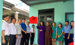 Bàn giao nhà Khăn quàng đỏ, tặng học bổng cho học sinh hoàn cảnh khó khăn