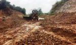 Mưa lớn gây sạt lở đất đá vùi lấp đường giao thông tại TT-Huế trong ngày 8/10