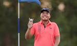 Nguyễn Đức Sơn ghi HIO trên sân West Lakes Golf & Villas. Ảnh: VGA