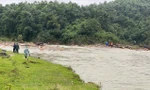 Tìm kiếm 3 người dân mất tích trong mưa lũ