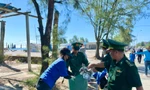 Tuổi trẻ Quảng Trị sôi động làm sạch biển