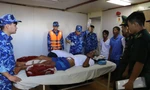 Hải quân Việt Nam làm 'điểm tựa' cho ngư dân vươn khơi, bám biển