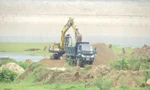 'Cát tặc' băm nát hồ thuỷ lợi, Chủ tịch huyện báo cáo không biết!