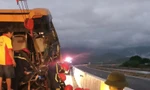 Tai nạn giữa xe khách và xe tải trên cao tốc, 2 người tử vong