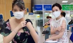 Hoa hậu Lê Âu Ngân Anh, Midu, Quốc Cơ - Quốc Nghiệp chia sẻ gì sau khi tiêm vắc-xin?