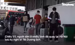 Tay xách nách mang, người dân quay lại Thủ đô sau kỳ nghỉ Tết dương lịch