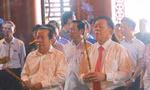 Trưởng Ban Tuyên giáo Trung ương dâng hương tại tượng đài Bác Hồ, đền thờ liệt sĩ ở Phú Quốc
