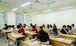 Hà Nội: 2 thí sinh mang điện thoại bị đình chỉ thi