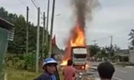 Cháy xe chở hóa chất, nổ liên tiếp như bom trên đường quốc lộ