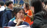 Các trường đại học đang tích cực tư vấn lựa chọn ngành học cho thí sinh tham gia xét tuyển năm nay Ảnh: Trọng Quân