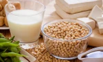 Sữa đậu nành được coi là ‘thần dược tăng vòng một' nhưng uống nhiều lại gây tác dụng phụ không ngờ tới