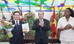 Lãnh đạo Santiago de Cuba chào mừng Chủ tịch Quốc hội Vương Đình Huệ