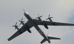 Máy bay ném bom Tu-95 mang theo tên lửa chiến lược. Ảnh: Sputnik