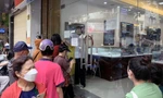 Ngân hàng đồng loạt ngừng phát số bán vàng trực tiếp, vẫn có khách đứng chờ