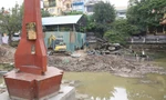 Công nhân thi công Dự án tu bổ, tôn tạo di tích lịch sử hồ Hữu Tiệp, phường Ngọc Hà (quận Ba Đình), tháng 4-2021. Ảnh: Đỗ Tâm - Hà Nội mới