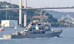 Tàu khu trục USS Ross đi qua Bosphorus để tiến tới Biển Đen ngày 26/6. Ảnh: USNI