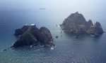  Chiếc trực thăng rơi xuống vùng biển gần các đảo tranh chấp Dokdo. Ảnh: AP