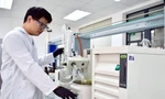 Tiến sĩ trẻ nghiên cứu phát minh thuốc điều trị HIV mới 
