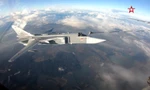 Cận cảnh Su-30SM và máy bay ném bom Su-24M tiếp nhiên liệu trên không