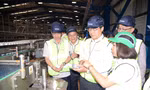 Ông Lê Quốc Phong tham quan hoạt động sản xuất tại Công ty TNHH Nhà máy Bia Heineken Việt Nam - Tiền Giang.