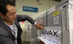 Cận cảnh lô vắc xin đầu tiên từ COVAX về Việt Nam