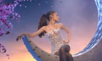 Ariana Grande đẹp như "tiên tử", chiếm trọn spotlight khi The Voice US công bố teaser